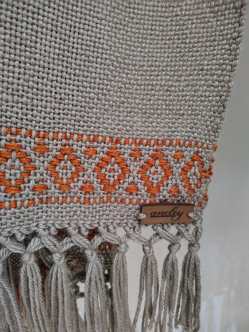 Ponchos Kuri tejidas en telar artesanales